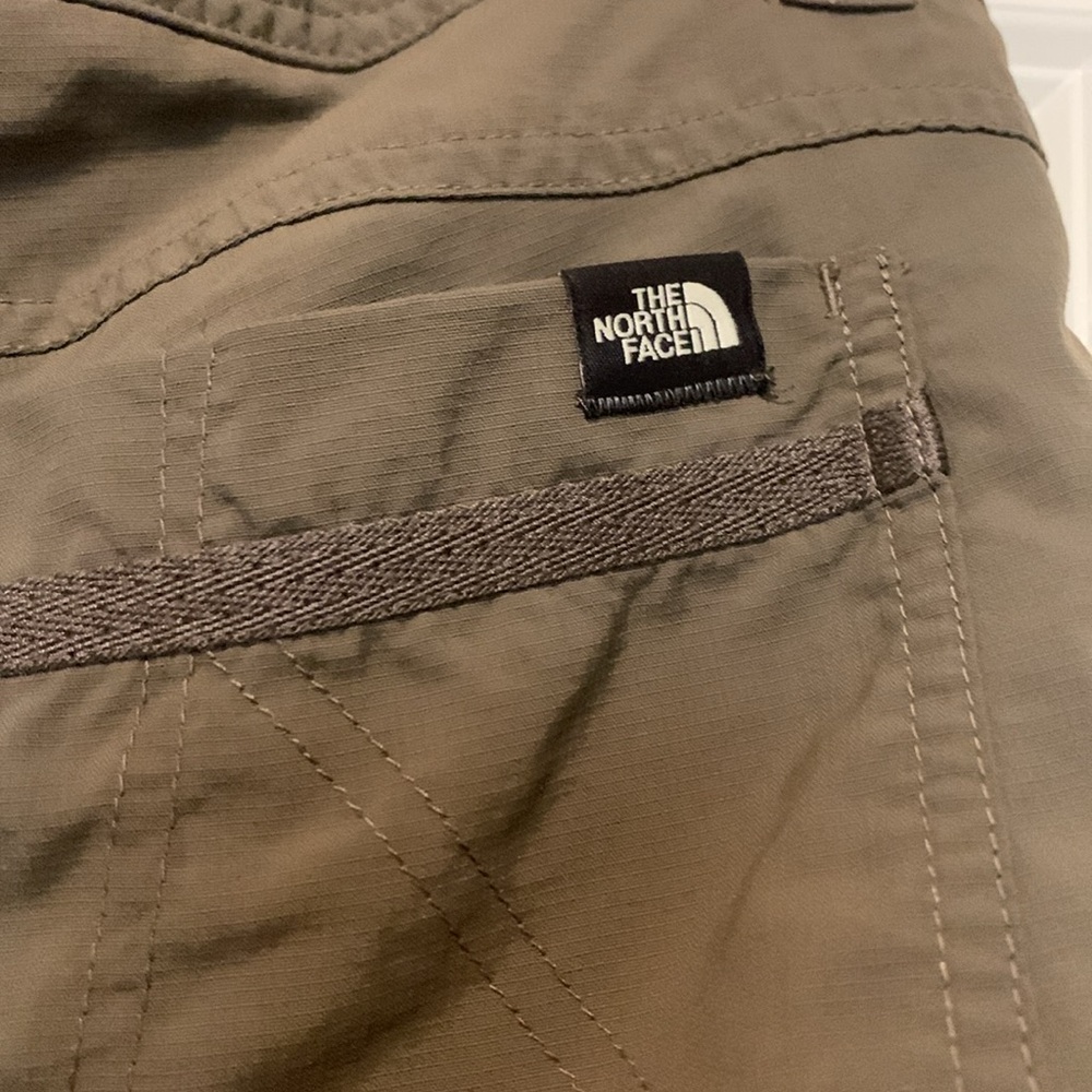 The North Face Olive Green Capri Pants
Excellent Used Condition Sz 4 - Picture 5 of 8